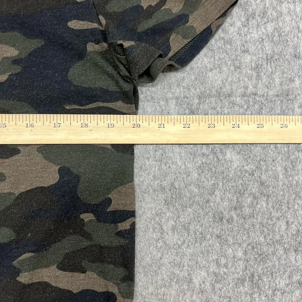 Banana Republic Shirt‎ Mens Medium Green Camouflage Crewneck Cotton Blend Tee